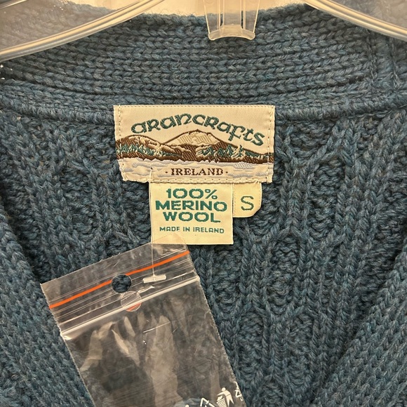 ARAN CRAFTS BLUE GREEN MERINO WOOL CABLE KNIT BUTTON UP V-NECK CARDIGAN SWEATER - Picture 3 of 7